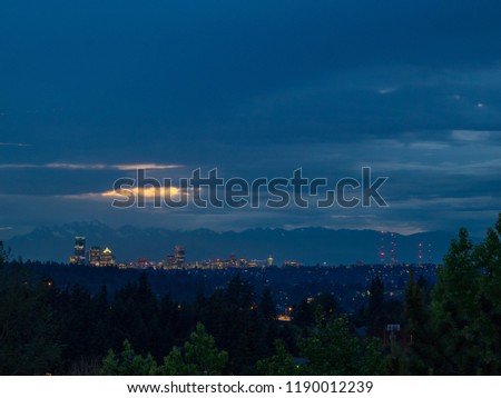 Seattle skyline view on cloudy day.