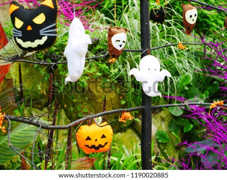 Halloween gardening decoration