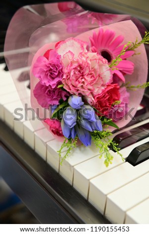 flower bouquet on piano keyboard