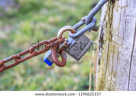 The padlock and chains 