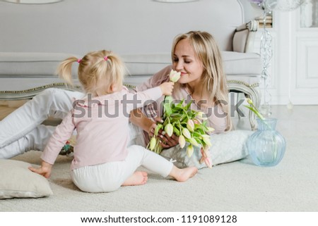 daughter gives mom flowers