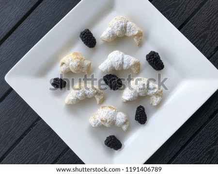 Croissants with blackberries 