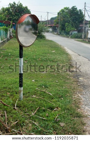 road reflector mirror