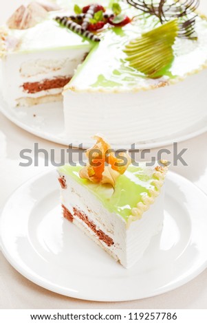 cake with pistachio