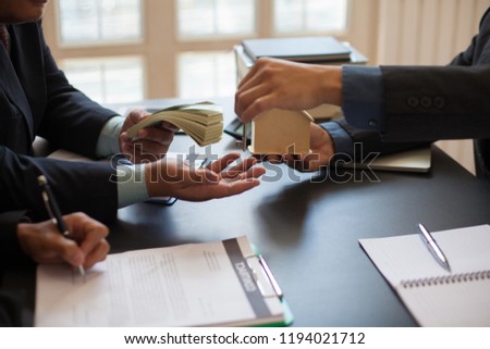Signing contract for buying and selling house