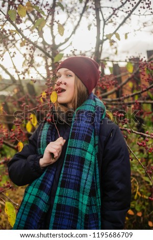 autumn photo shoot of a girl in a red cap