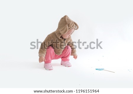 The baby's crying. The Lollipop broke