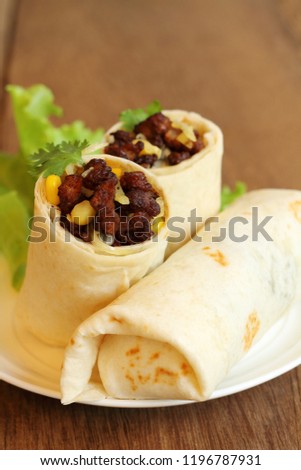 Mexican fast food, Burritos wraps with minced meat
.