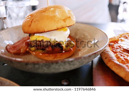 Americano Breakfast Burger