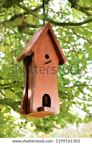 An Image of a birdhouse