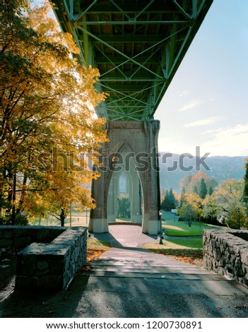 The St Johns Bridge in Portland, Oregon in the fall.