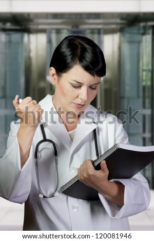 Medical doctor woman in the office, diagnosis concept