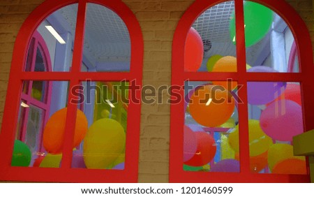 windows with balloon