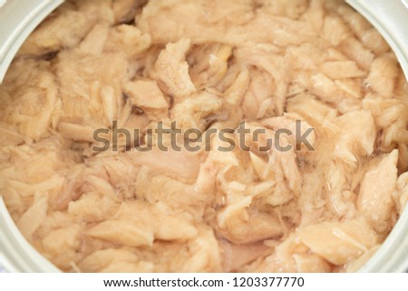 Canned tuna flakes oil pickled