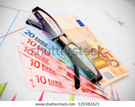 Glasses for euro banknotes on graphs.