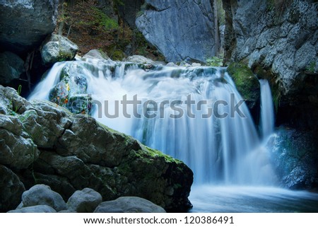 Waterfalls on a mountain creek during autumn | Nature wallpaper