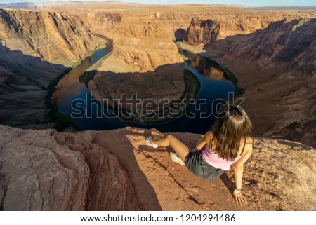 Horseshoe Bend, young girl sitting admires the view