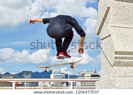 Skate jump in the park in Kobe