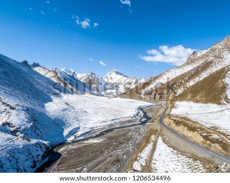 The road in the mountains of Kazakhstan， Snow mountain on the alone library Road，Xinjiang