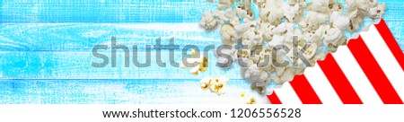 Banner popcorn on a blue wood background - Movie banner design