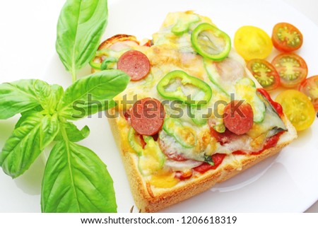 salami and vegetables pizza toast