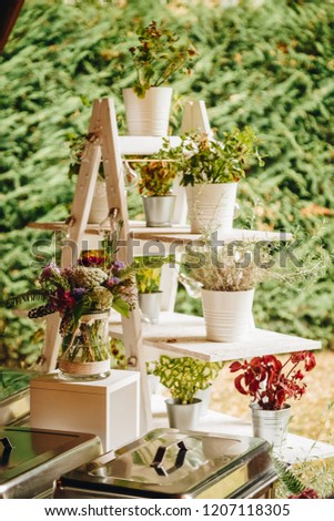 detail shot of wedding party floral decorations