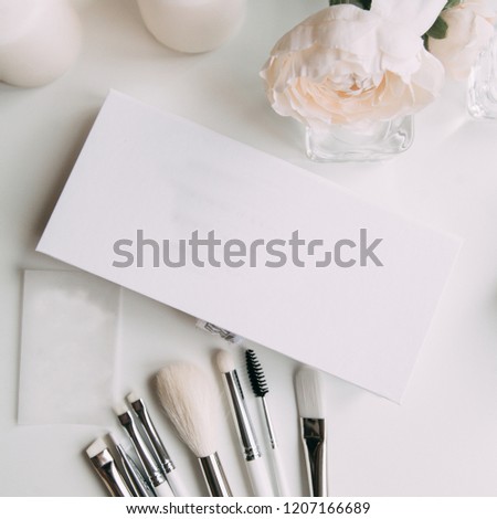 Brush brow and makeup artist in the set. Black and white sets. Flatley layout for blogger. Minimalism on the table, gold brushes