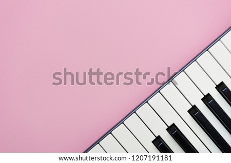 Pink music background with a piano  in the right corner