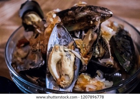 Mussels in garlic butter sauce