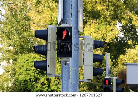 pedestrian crossing red light
