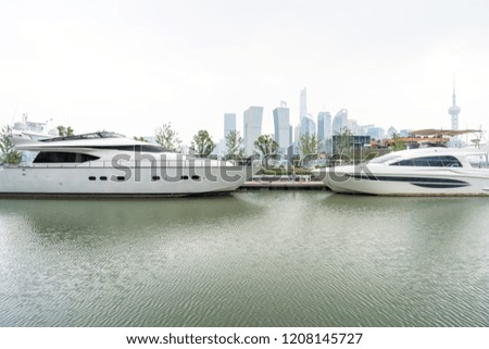 The landmark platform of the modern commercial city and the urban yacht wharf - the prosperous scene with the background of Shanghai Global Financial Center.