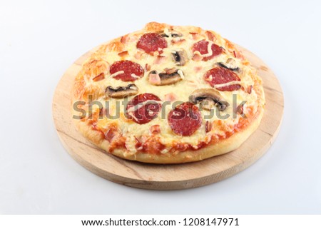 pepperoni pizza with sausage