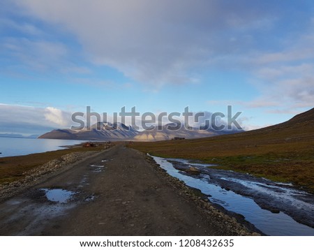 long dirt road on svalbard looking away from bear valley