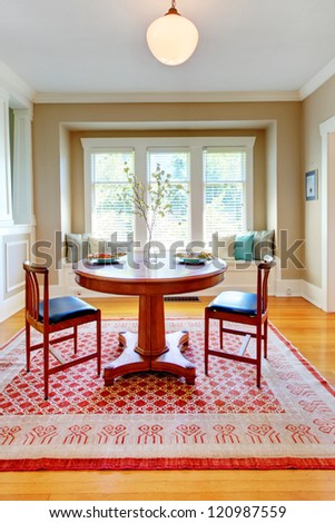 Beautiful decor of dining room with beige, blue and red.