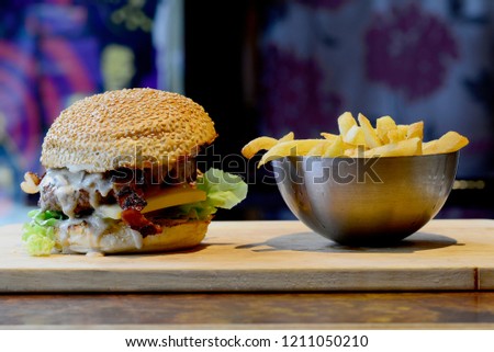 hamburger in pub