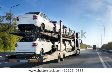 ROSTOV / DON. RUSSIA. M4-DON. 11.10.2018. The trailer is engaged in the delivery of new cars to their place of sales