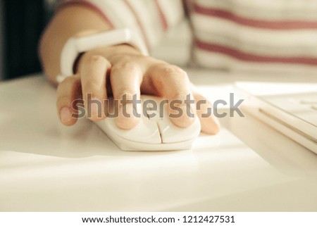 Closeup Woman hand and wireless mouse