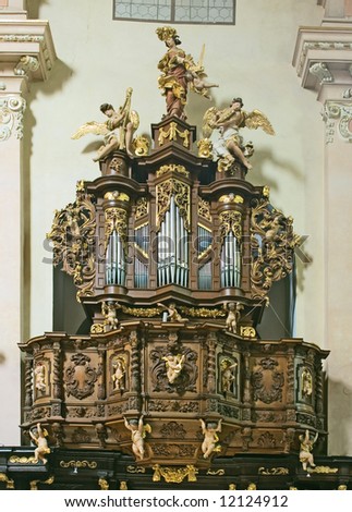 little baroque organ