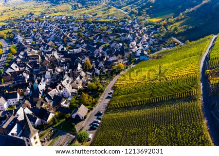 Luftaufnahme, Deutschland, Rheinland-Pfalz, Landkreis Cochem - Zell,  Mosel,  Moselschleife bei Bremm Royalty-Free Stock Photo #1213692031