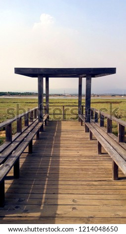 photo of a wooden structure in the middle of the ria do alvor in Algarve, Portugal.