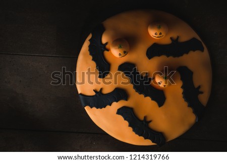 Bats halloween cake