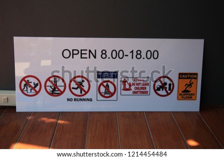 swimming pool rules and warning signs 