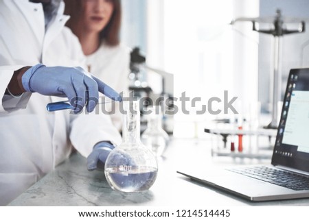 Laboratory laboratories conduct experiments in a chemical laboratory in transparent flasks. Output formulas.