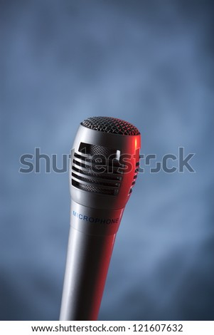 the single microphone vertical on the dark background
