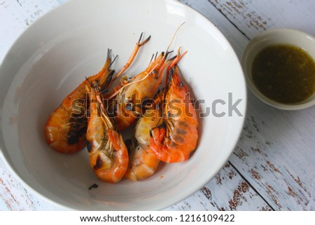 Grilled prawns with seafood sauce