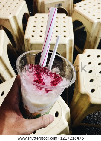 a picture of Vietnamese sweet called tra sua in the summer season to put up with the heat