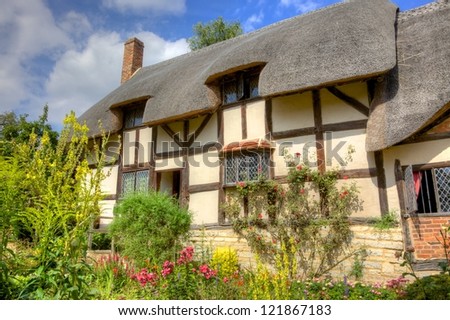 Anne Hathaway's (William Shakespeare's wife) famous thatched cottage and garden at Shottery, just outside Stratford upon Avon, England. Royalty-Free Stock Photo #121867183