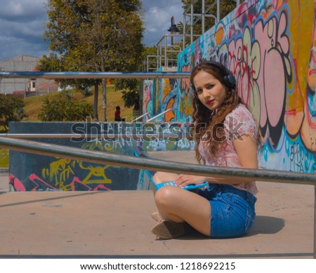 
girl listening to music in the park