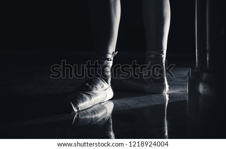 ballerina's feet in pointe