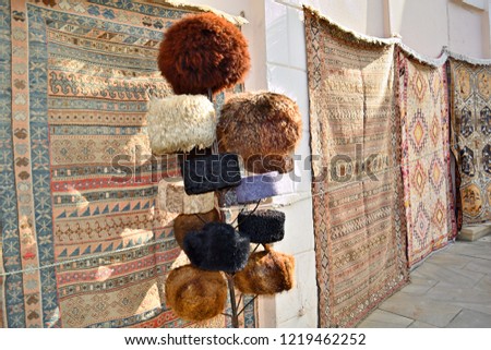 Trade of vintage accessories, as well as modern handicrafts in Baku